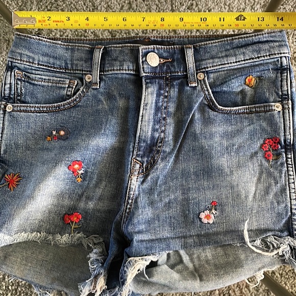 Express Denim Cut-Off Shots w/ Wildflower Appliqué - Picture 6 of 7